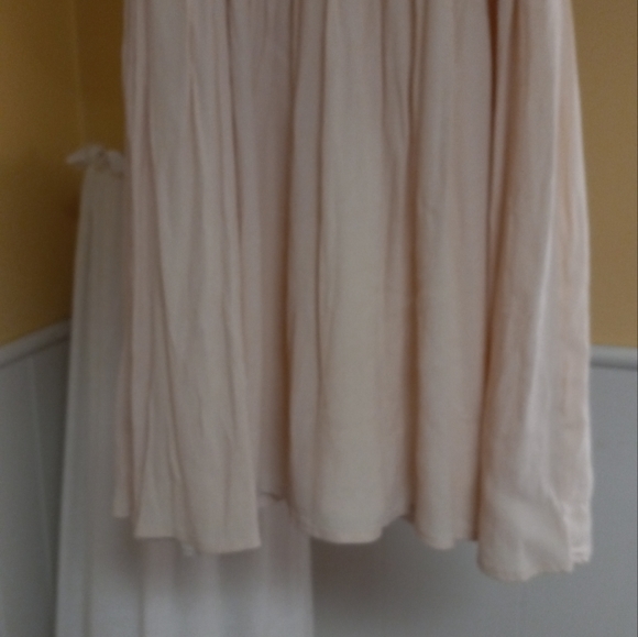 Cream lace lined dress - Picture 4 of 10